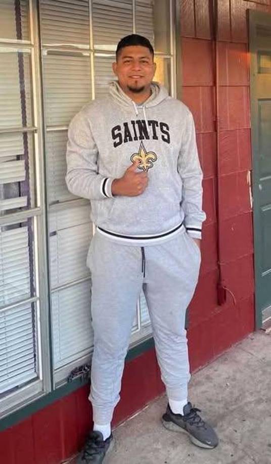 La causa de muerte aún no ha sido determinada, y el Departamento de Policía del Condado de Glynn está investigando el caso. 