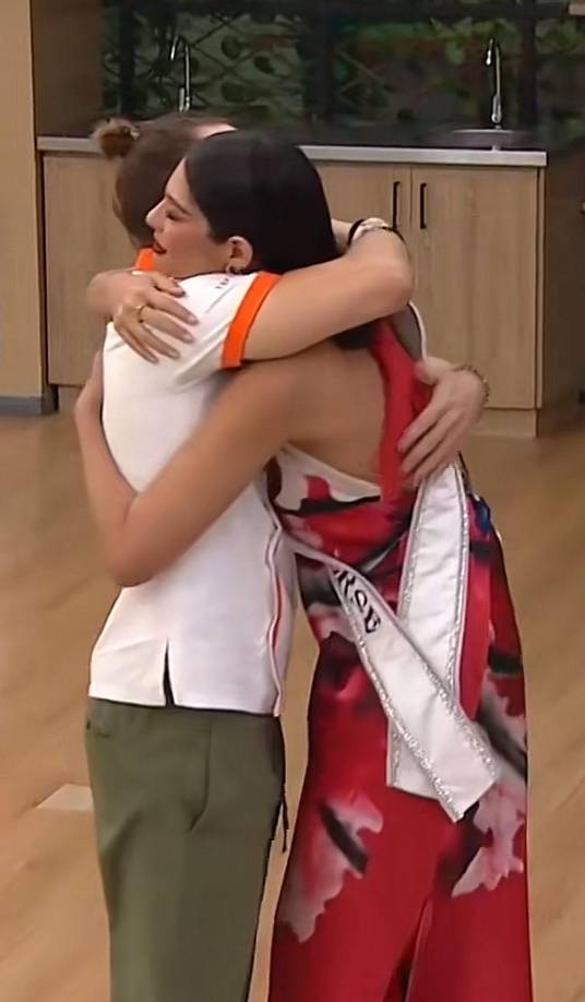 Sheynnis Palacios se despidió del reality abrazando al participante para decirle lo exitoso que es como Chef.