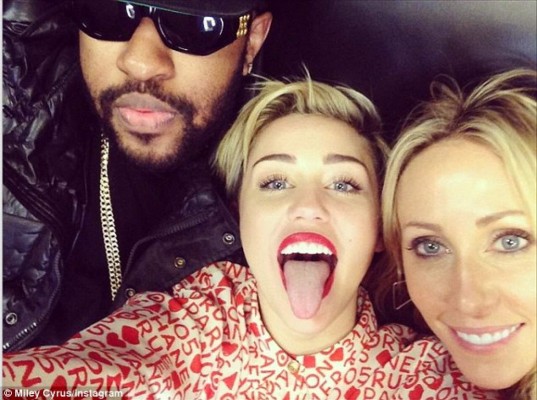 Miley Cyrus tiene romance con productor