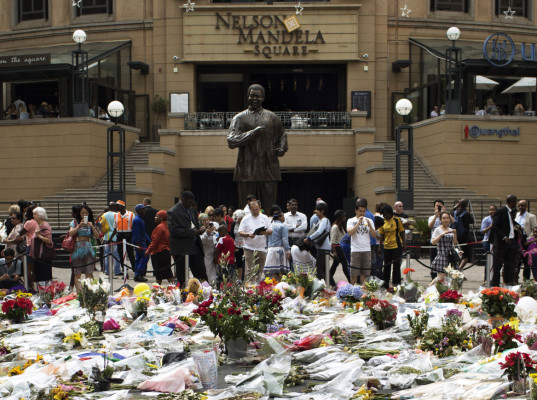 Despiden a Nelson Mandela con multitudinaria ceremonia