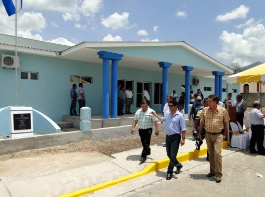 Más de 20,000 vecinos se benefician con nuevo edificio de centro de salud