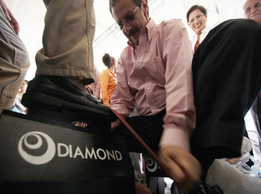 Mauricio Villeda lustra zapatos en Tegucigalpa