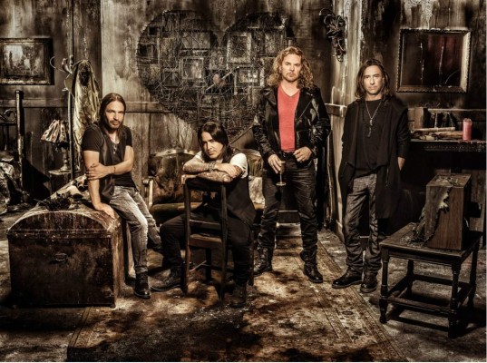 Maná pide escuchar todo su disco 'Cama incendiada”