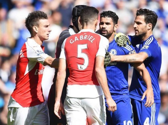 Diego Costa agrede a rival y éste termina expulsado