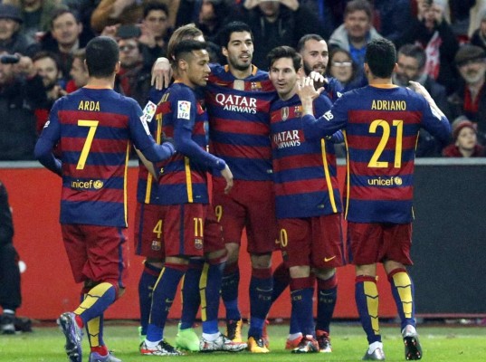 Messi y Luis Suárez hacen más líder al Barcelona