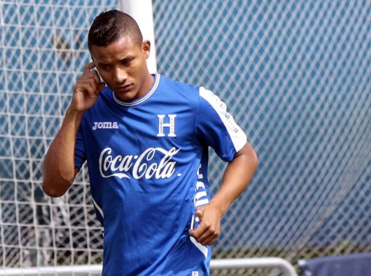 Lesión de Luis Garrido no es grave y se queda para el Mundial