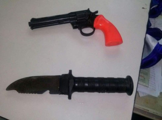 Asaltaban a peatones con puñal y pistola de juguete
