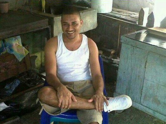 Dos hombres son ultimados en la sala de su casa