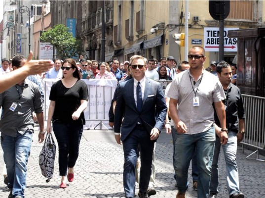 La última película de James Bones le cuesta a millones a comercios de Ciudad México