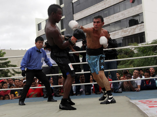 El 'Escorpión' Ruiz vuelve a perder con el nicaragüense Rafael Castillo