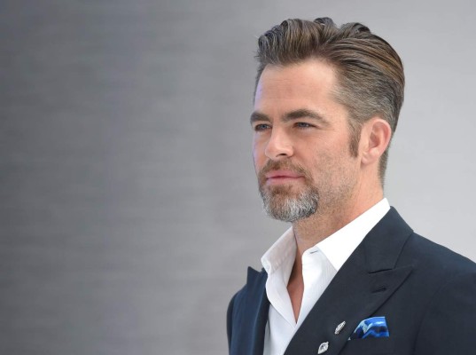 Chris Pine 'echa mucho de menos' al fallecido Anton Yelchin