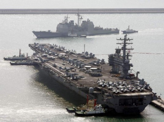 China amenaza a EEUU con misiles 'mata portaaviones'