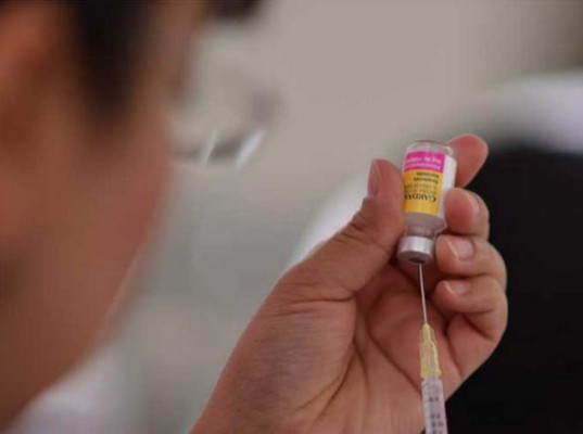 México suspende vacunaciones tras la muerte de dos bebés