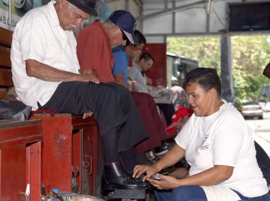 Lustrabotas, un oficio a punto de extinguirse en San Pedro Sula