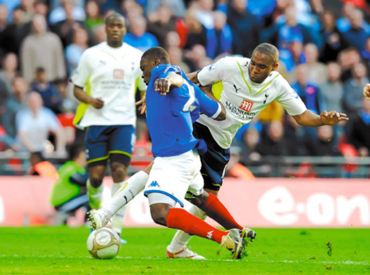 Tottenham fuera de la FA Cup por culpa del árbitro