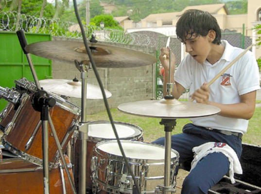 Canaan Band le canta a la solidaridad