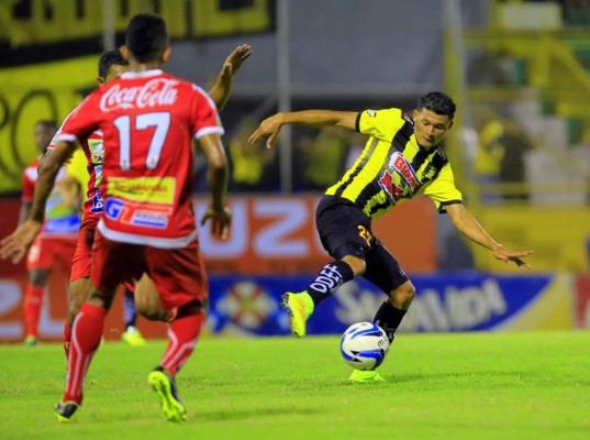 Real España empató con Real Sociedad y dejó ir otra vez la cima