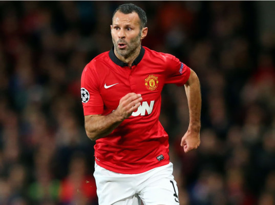 Ryan Giggs cumple 40 años y no piensa en colgar las botas