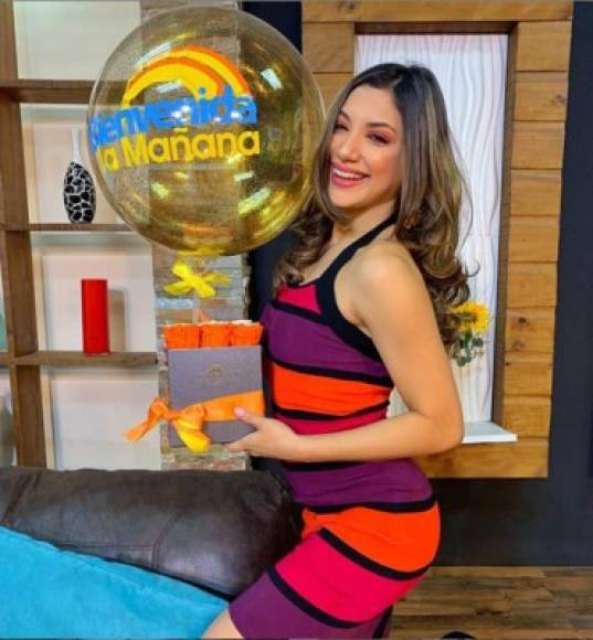 Es presentadora del programa mañanero 'Bienvenida La Mañana'.<br/><br/>Instagram: [astriderazohn]