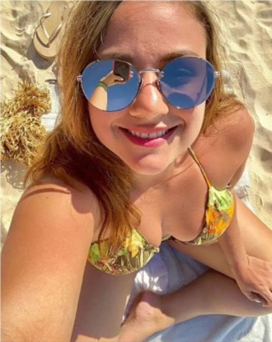 Andrea Velásquez, presentadora de Canal 11, disfrutó de los útlimos días de vacaciones en Roatán.