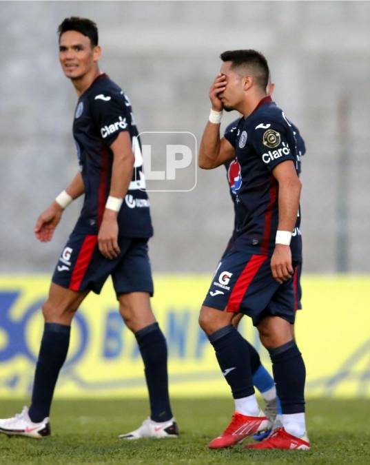 La tristeza de los jugadores de Motagua al no poder ganar al Vida.