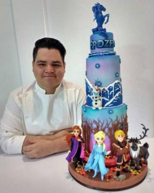 El creativo chef se inspira mucho en series animadas, películas y cualquier tema que sea tendencia para poder realizar los pasteles.