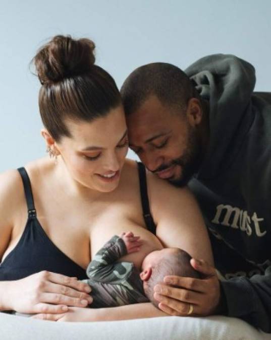 Sin embargo, Ashley Graham se ha propuesto mostrar una imagen más realista del posparto en su cuenta de Instagram con las publicaciones que ha venido compartiendo desde que diera la bienvenida a su primer hijo en enero.<br/>