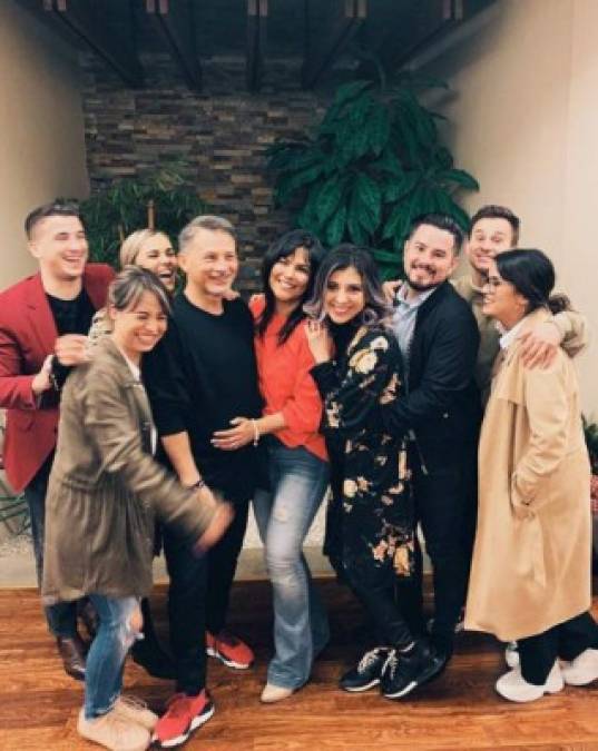 Todos los Luna, postearon hace unos días esta foto en su cuenta de Instagram, demostrando lo unida que está la familia y el apoyo que le han dado al líder de la iglesia Casa de Dios.