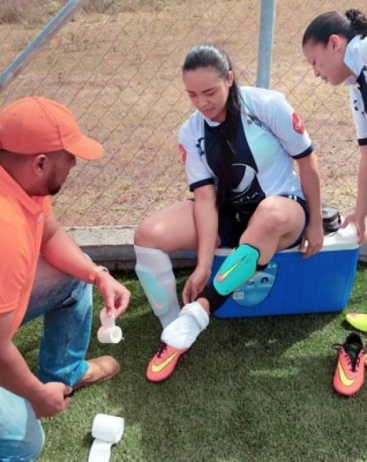 Cuando se pone el uniforme se transforma y se vuelve una chica ruda. No da pelotas por perdidas.