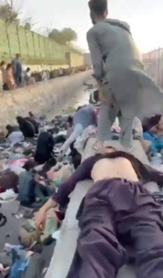 El ataque fue reivindicado por la rama afgana del grupo yihadista Estado Islámico (Isis), según un comunicado de la agencia de información de los radicales, Amaq, difundido por sus canales de propaganda en internet.