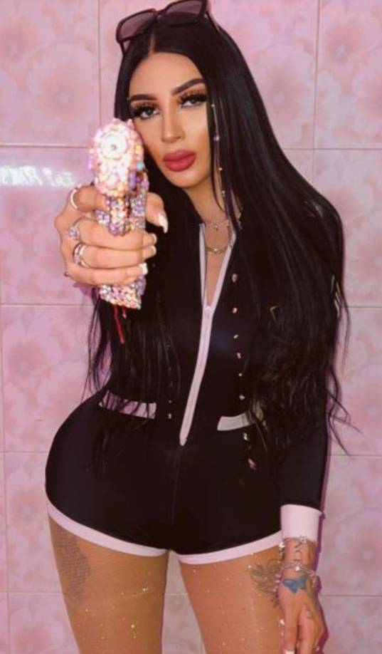 Con el lanzamiento de su nuevo álbum las especulaciones cada vez toman más fuerza ya que se espera la participación de otra artista, y que se extienda la colaboración de manera internacional y no solo con artistas mexicanos.