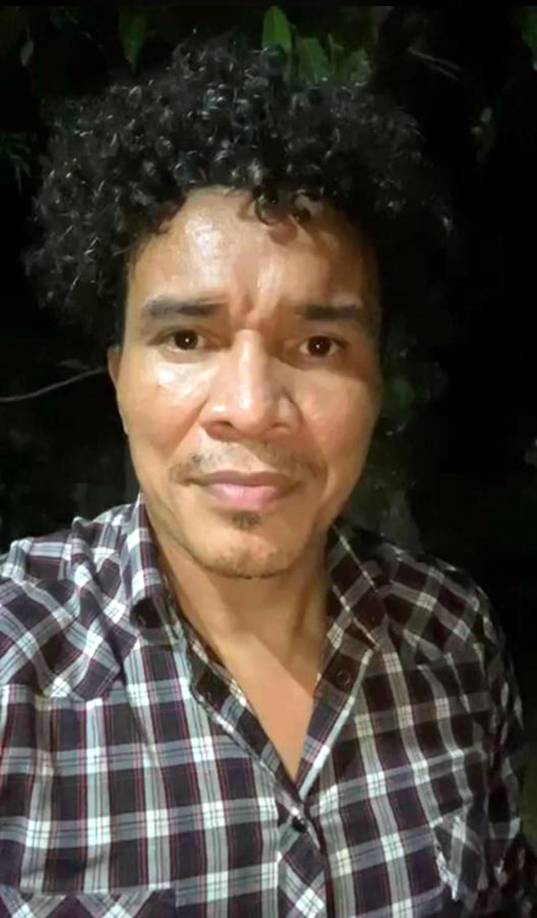 Julio César de León - ‘Rambo‘ y su look con el pelo colocho recibiendo el Año Nuevo.