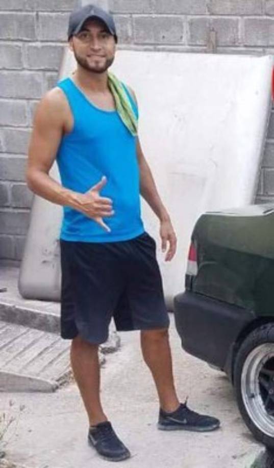 Lázaro Yánez: Además de vender frutas y productos lácteos, el jugador de la UPN se ha dedicado a lavar carros.<br/>