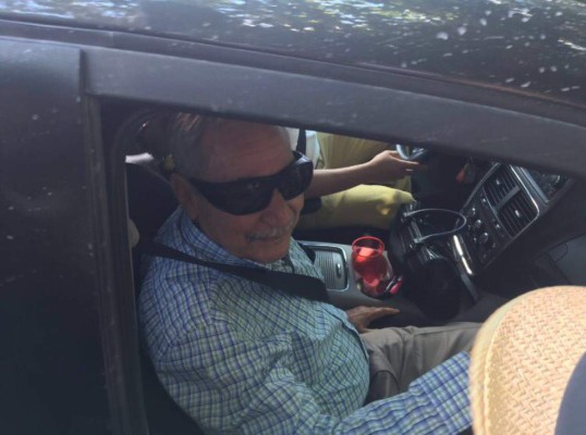 No dejan entrar a vela privada a hermano de Juan Gabriel