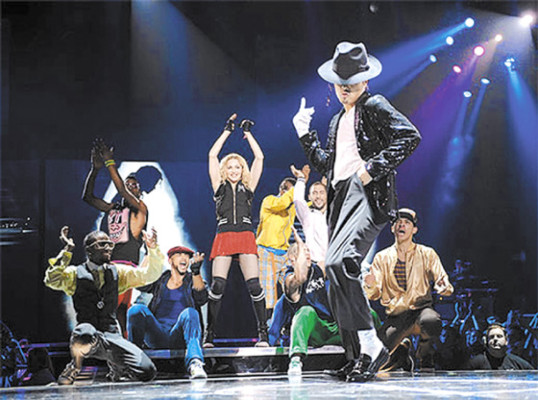 Parientes y famosos rinden homenaje a Jackson