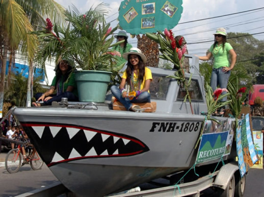 Hondureños disfrutan del Gran Carnaval de La Ceiba