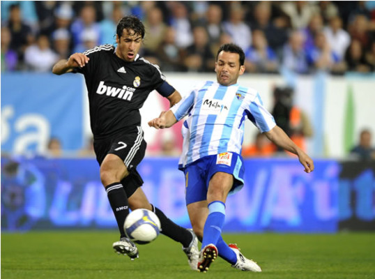 Higuaín mantiene en la pelea al Real Madrid