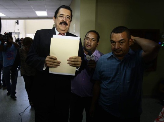 Mel Zelaya pide que Corte falle a favor de recurso que prohíbe la reelección