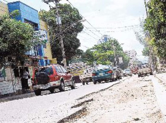 Molestos vecinos por pésimo estado de las calles
