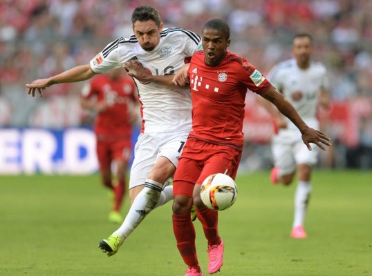 La fantasía de Douglas Costa ante el Leverkusen