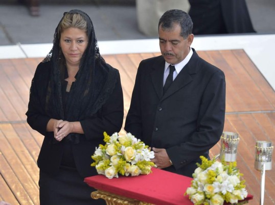 Inicia la misa de canonización de Juan Pablo II y Juan XXIII en el Vaticano