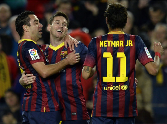 Fría goleada del Barça para ponerse a un punto del Real Madrid