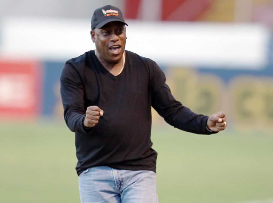 Hernán Medford, entre candidatos para dirigir a Guatemala