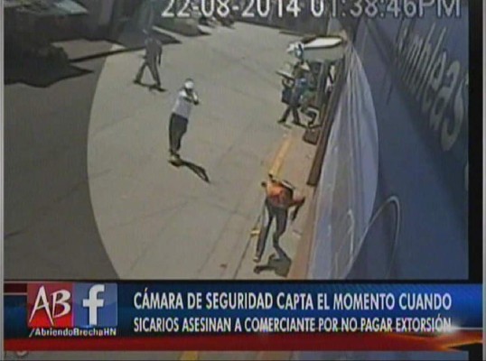 Video: Sicarios ultiman a vendedor por no pagar extorsión