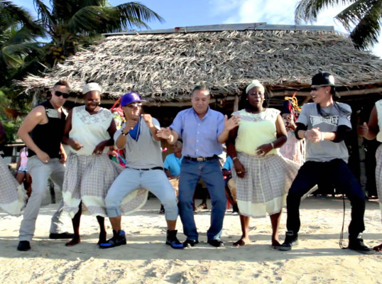 Punta y fútbol en Sopa de caracol 2014