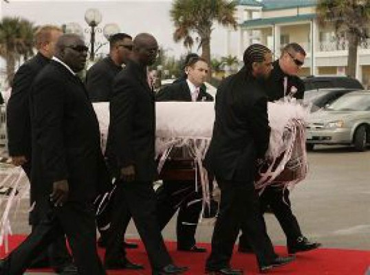 Funeral de Anna Nicole Smith en Bahamas lleno de pompa