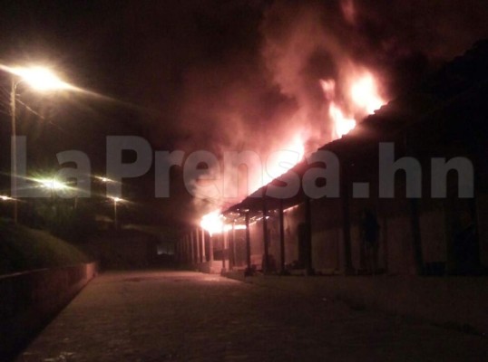 Incendio destruye casa de diputado hondureño