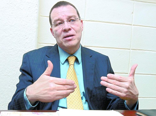 Exministro dice que Mel Zelaya le ataca por la reelección