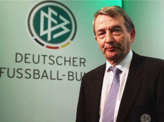 Dimite presidente de la Federación Alemana de Fútbol