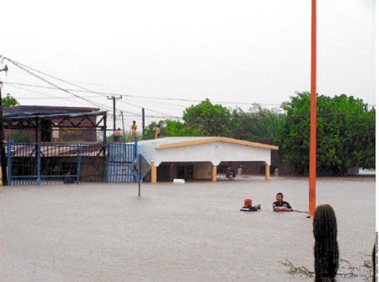 Jimena deja 75 mil damnificados